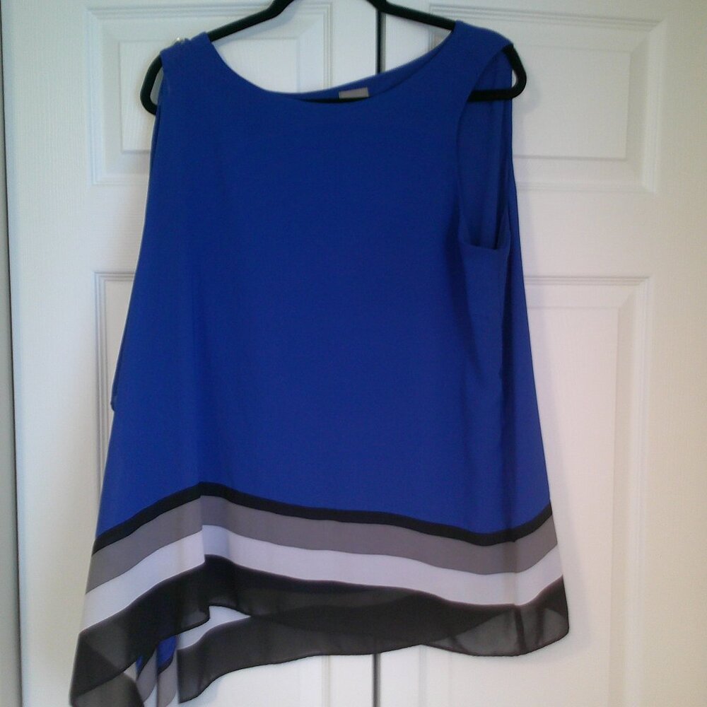 Size 3 (XL/16) EASYWEAR by Chico’s sleeveless blouse with side scarf overlay